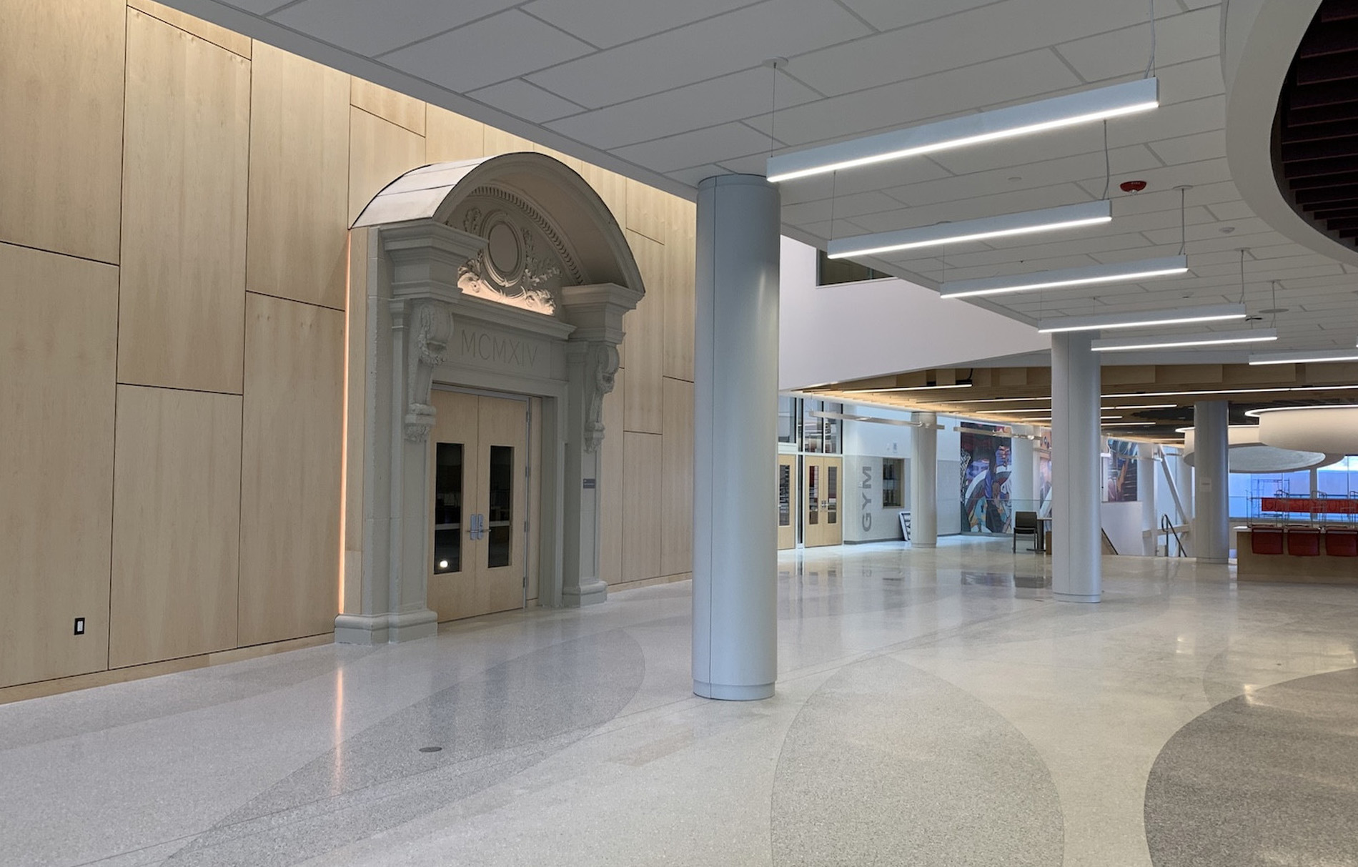 Hallway einer amerikanischen High School