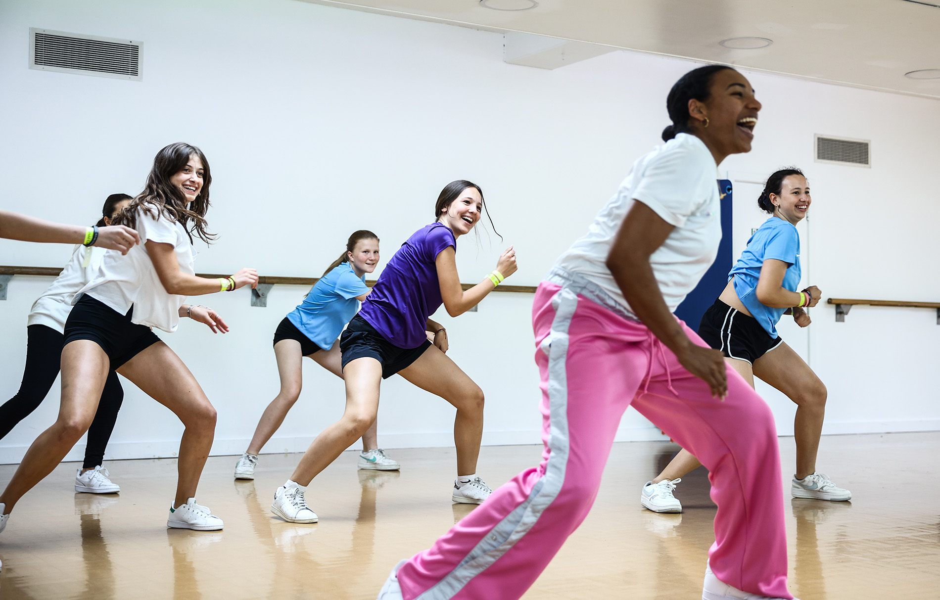 Mädchen, die Tanztraining haben