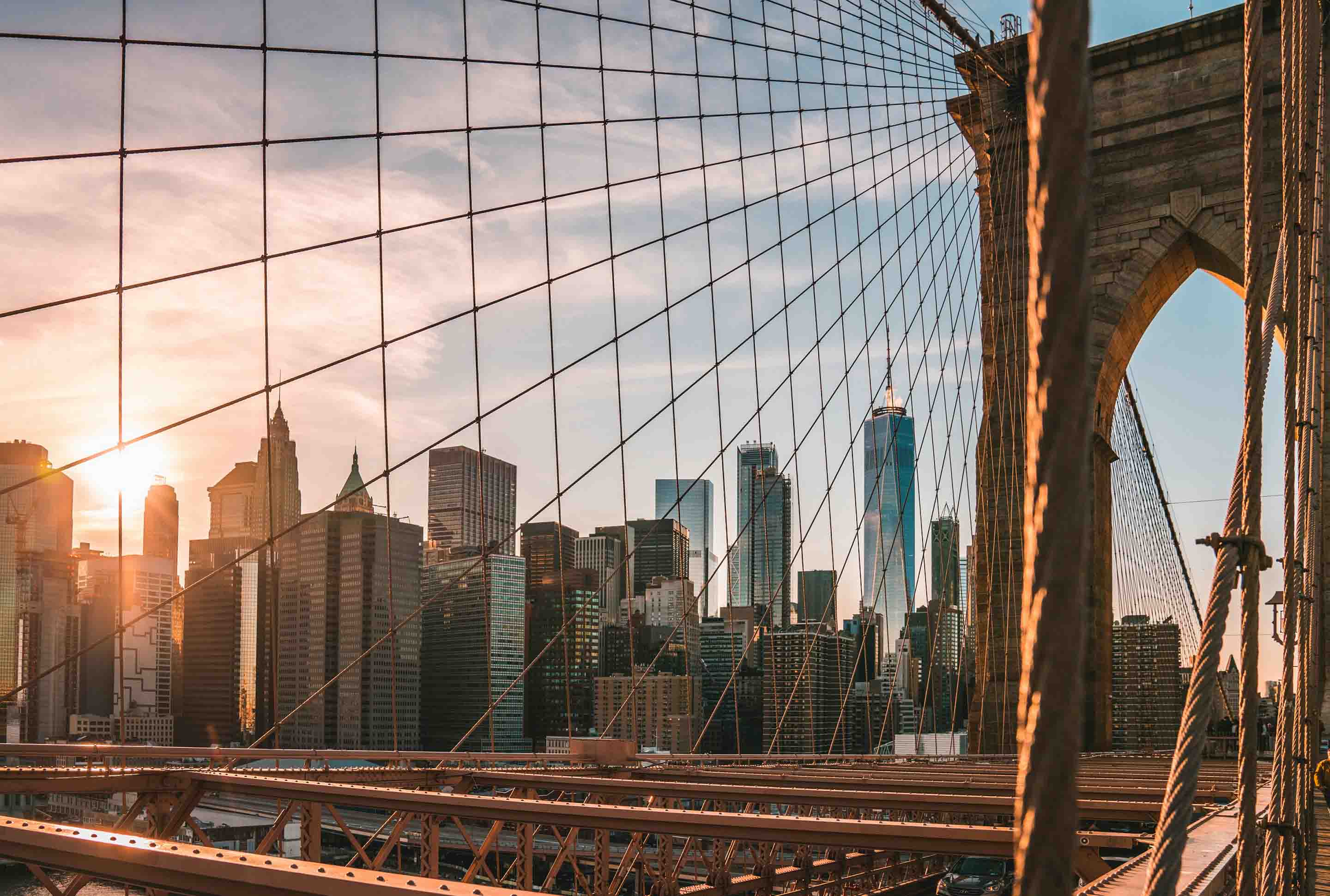 Brooklyn Bridge mit Skyline von New York im Hintergrund