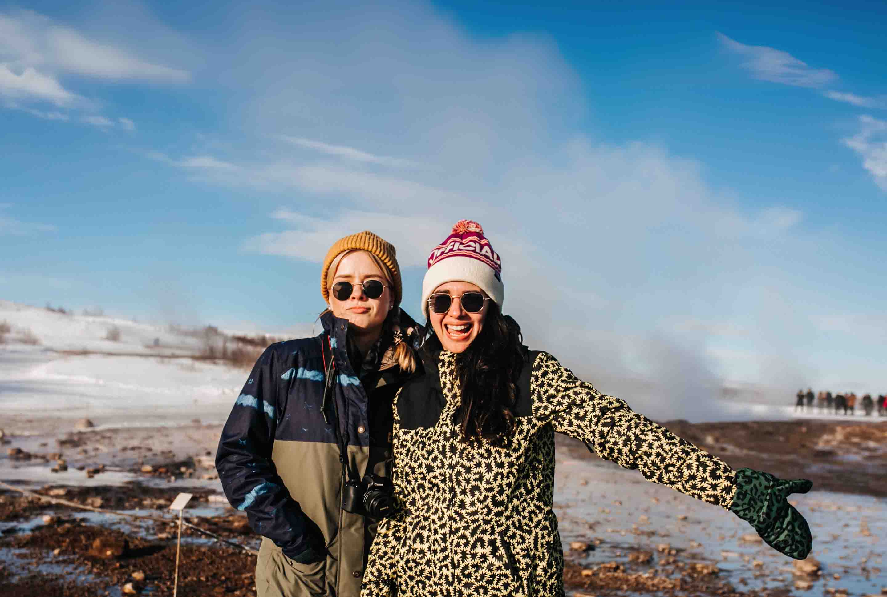 Zwei Frauen im Winter