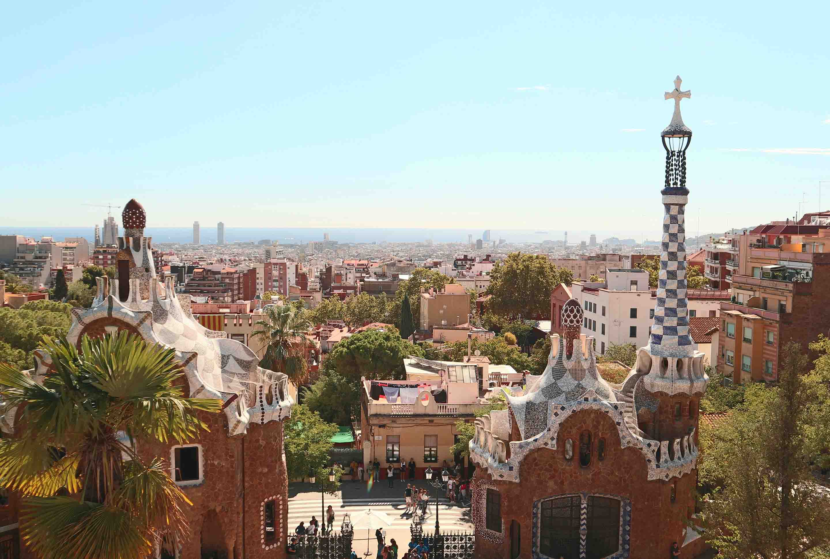 aussicht auf den parc güell in barcelona